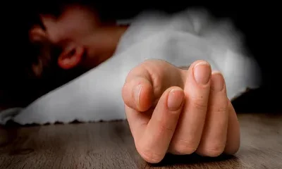 पारिवारिक विवाद में महिला की लाठी-डंडों से पीटकर हत्या, पति गंभीर रूप से घायल……