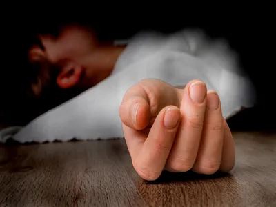 पारिवारिक विवाद में महिला की लाठी-डंडों से पीटकर हत्या, पति गंभीर रूप से घायल…… पारिवारिक विवाद में महिला की लाठी-डंडों से पीटकर हत्या, पति गंभीर रूप से घायल……
