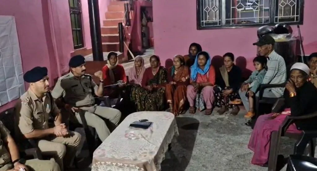 नशा मुक्ति और साइबर अपराध पर ग्रामीणों को किया जागरूक…. नशा मुक्ति और साइबर अपराध पर ग्रामीणों को किया जागरूक….