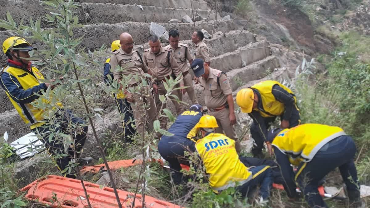 चट्टान से गिरा बोल्डर, बाइक सवार दो तीर्थयात्रियों की मौत…. चट्टान से गिरा बोल्डर, बाइक सवार दो तीर्थयात्रियों की मौत….