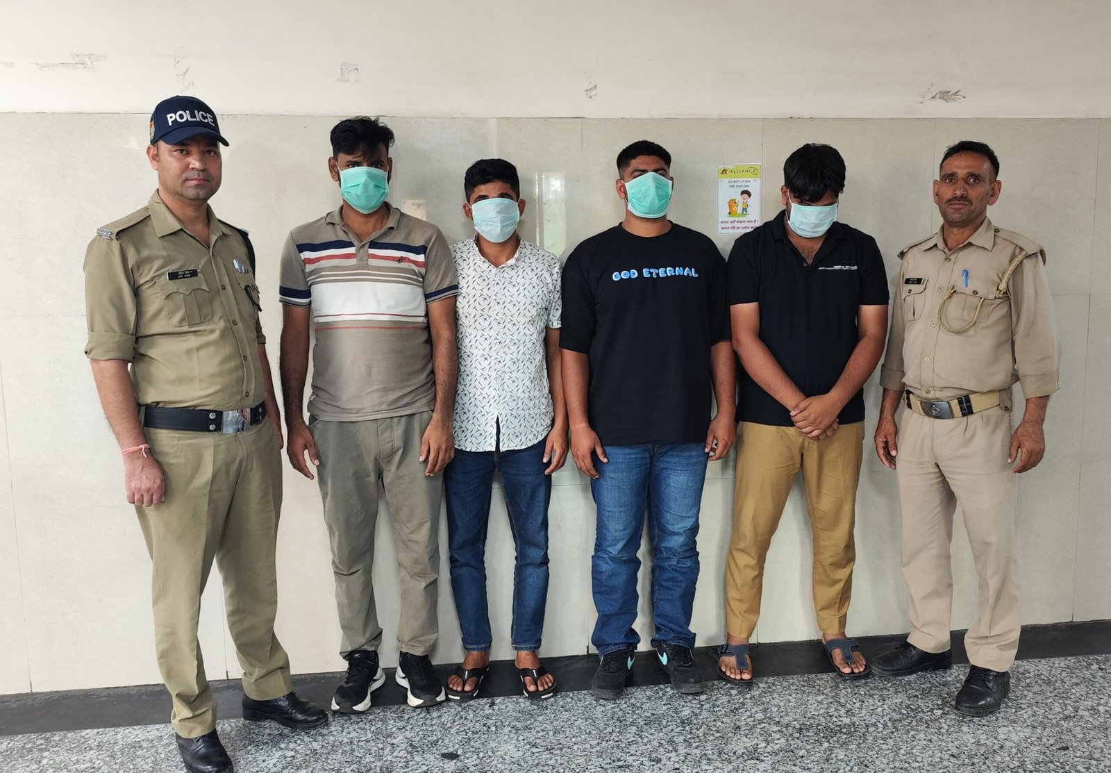 स्पा सेंटर की आड़ में चल रहे जिस्म फरोसी के धंधे का दून पुलिस ने किया पर्दाफाश स्पा सेंटर की आड़ में चल रहे जिस्म फरोसी के धंधे का दून पुलिस ने किया पर्दाफाश