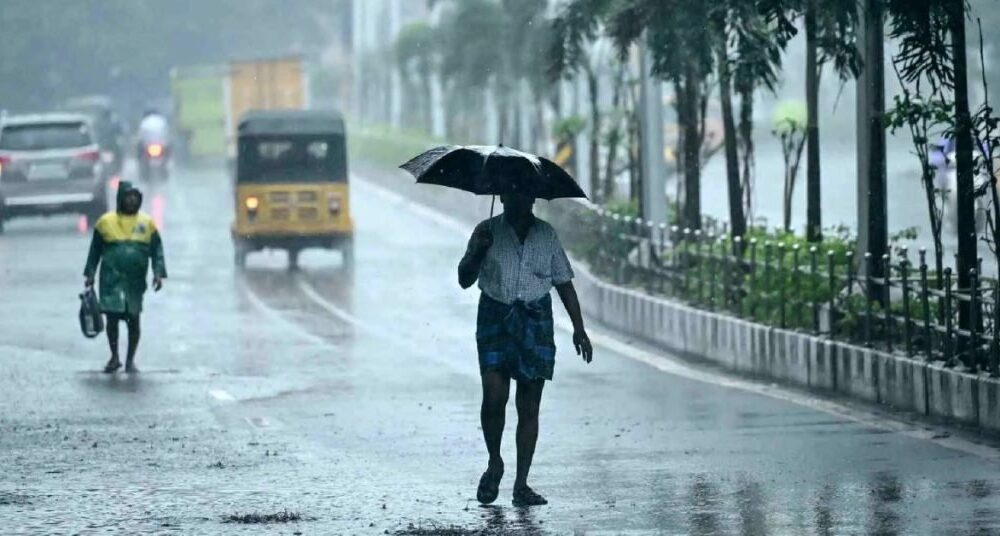 कई जिलों में भारी बारिश का अलर्ट, पहाड़ों में हालात बिगड़े