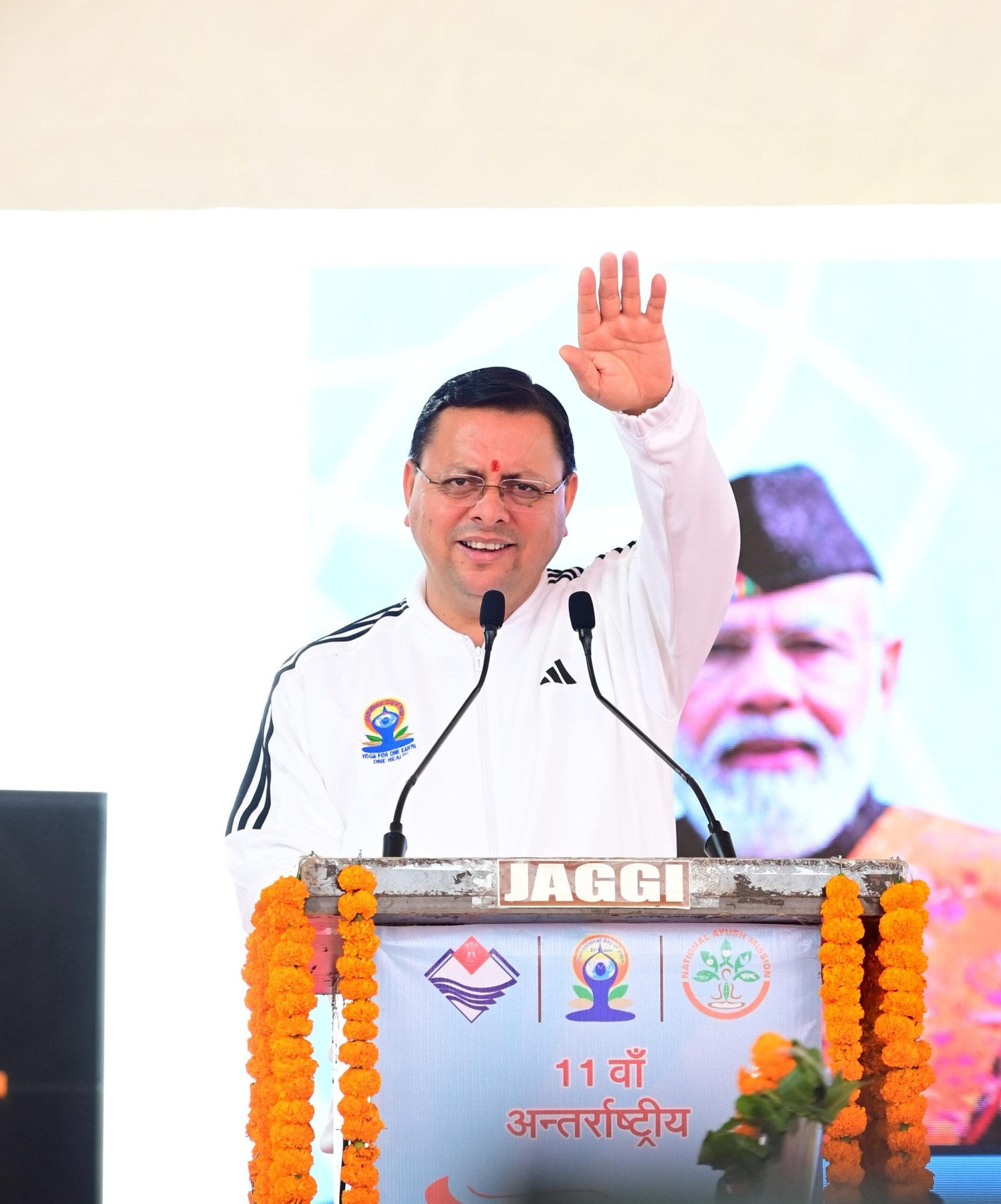 गैरसैंण बना वैश्विक योग का केंद्र, 8 देशों के राजनयिकों संग सीएम धामी ने दिया वसुधैव कुटुम्बकम् का संदेश | गैरसैंण बना वैश्विक योग का केंद्र, 8 देशों के राजनयिकों संग सीएम धामी ने दिया वसुधैव कुटुम्बकम् का संदेश |