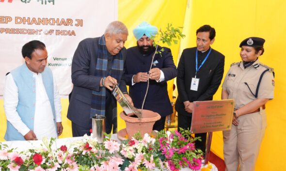 कुमाऊं विश्वविद्यालय में आपातकाल पर दी चेतावनी, युवाओं को बताया लोकतंत्र का संरक्षक