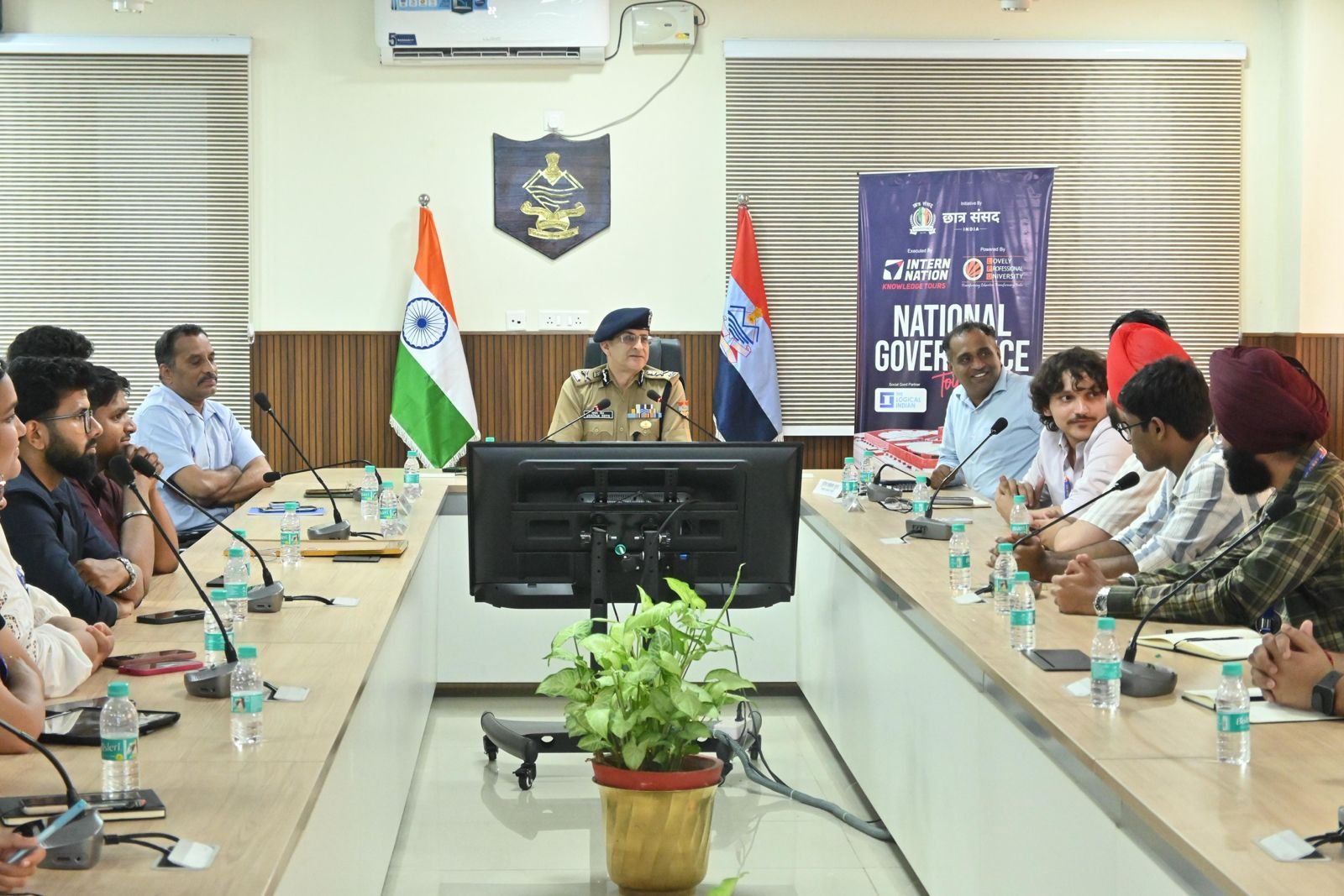 उत्तराखंड पुलिस मुख्यालय में देशभर के मेधावी छात्रों ने जाना कानून व्यवस्था का स्वरूप उत्तराखंड पुलिस मुख्यालय में देशभर के मेधावी छात्रों ने जाना कानून व्यवस्था का स्वरूप