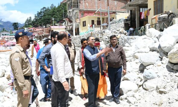गंगोत्री में व्यवस्थाओं और बाढ़ सुरक्षा कार्यों का जायजा