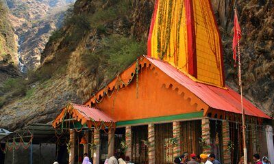 यमुनोत्री धाम में एक महीने में 23 लाख का दान, 3.29 लाख श्रद्धालुओं ने किए दर्शन…..