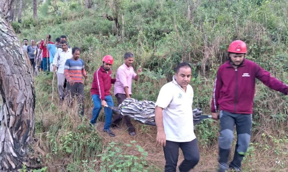 पैर फिसला… और खत्म हो गई ज़िंदगी! चमोली में महिला की खाई में गिरने से मौत
