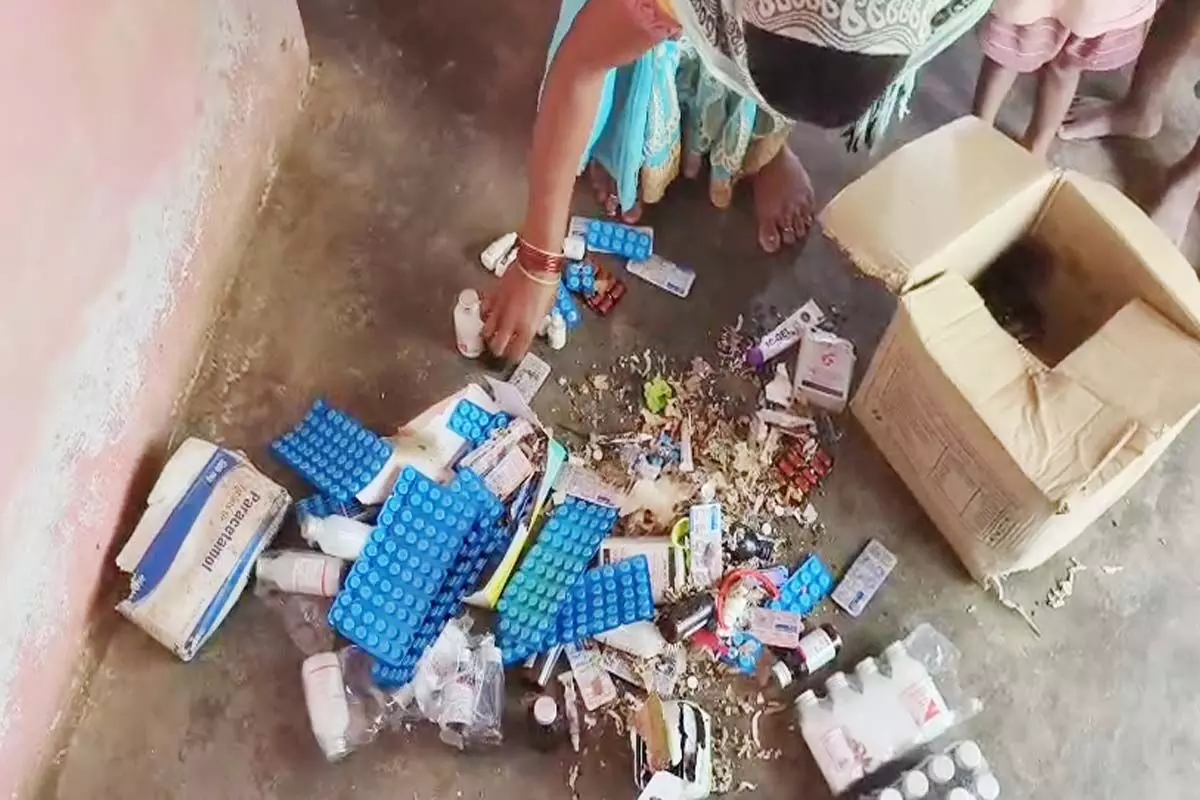 एक्सपायर्ड सामग्री मिलने पर आंगनबाड़ी पर गिरी गाज, शासन को भेजी गई रिपोर्ट एक्सपायर्ड सामग्री मिलने पर आंगनबाड़ी पर गिरी गाज, शासन को भेजी गई रिपोर्ट