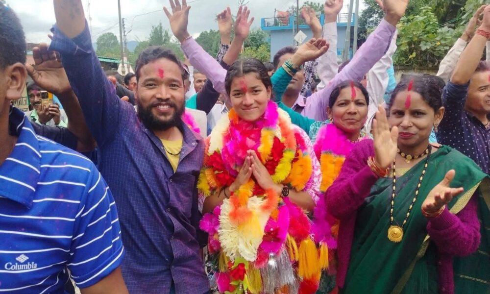 सीएम धामी के आदर्श गांव की कमान 21 साल की प्रियंका के हाथ, बनीं सबसे कम उम्र की प्रधान!