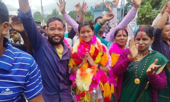 सीएम धामी के आदर्श गांव की कमान 21 साल की प्रियंका के हाथ, बनीं सबसे कम उम्र की प्रधान!