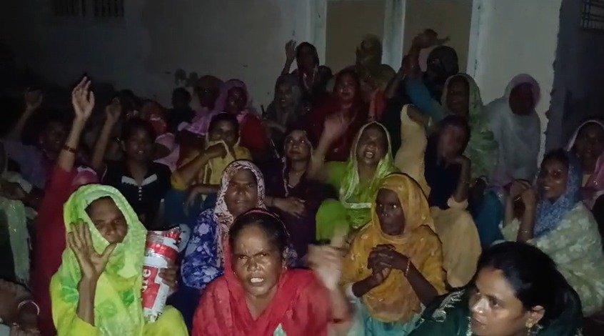 बिजलीघर पर शव रखकर किया प्रदर्शन, रुड़की में संविदा कर्मचारी की दर्दनाक मौत