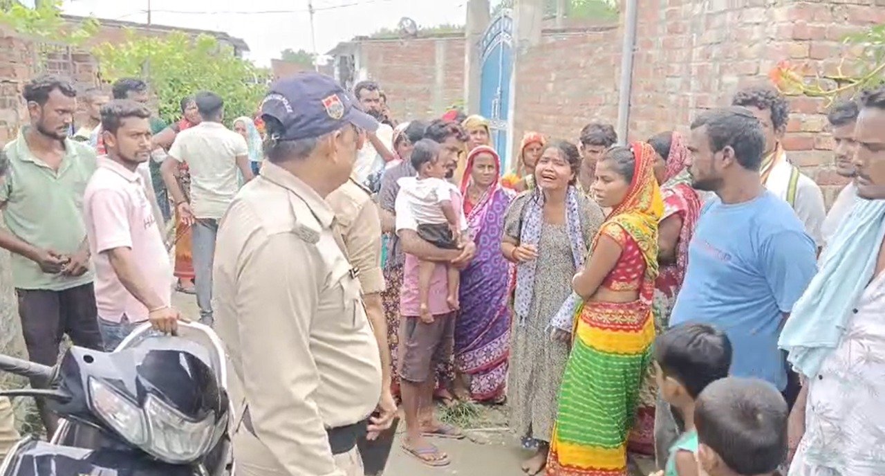 मामूली झगड़ा बना खूनी संघर्ष, बेटे ने की पिता की हत्या मामूली झगड़ा बना खूनी संघर्ष, बेटे ने की पिता की हत्या