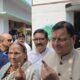 मुख्यमंत्री पुष्कर सिंह धामी ने अपनी माता जी के साथ नगला तराई में डाला वोट लोकतंत्र के पर्व में परिवार सहित निभाई भागीदारी