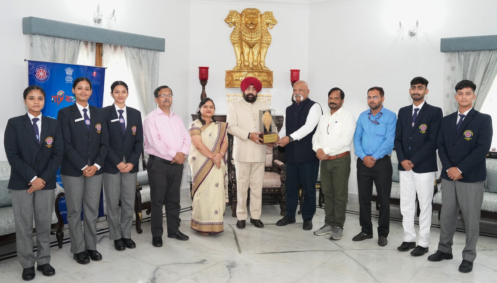 कर्तव्य पथ की शान बने उत्तराखण्ड के युवा, राज्यपाल से मिले एनएसएस स्वयंसेवक कर्तव्य पथ की शान बने उत्तराखण्ड के युवा, राज्यपाल से मिले एनएसएस स्वयंसेवक