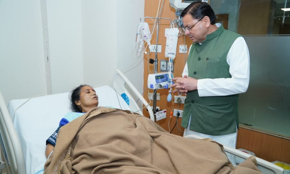 पूर्व विधायक मुन्नी देवी शाह से मिलने मैक्स अस्पताल पहुंचे सीएम धामी!