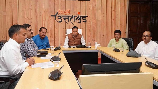 चमोली पद से हटे, युवक को आत्महत्या के लिए उकसाने का आरोप