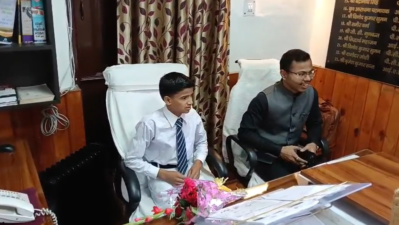 रानीखेत में ‘एक दिन का एसडीएम’ बना छात्र सागर आर्य!