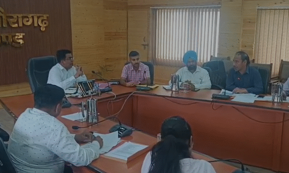 सीवरेज योजना की डीएम ने की समीक्षा, 13 हजार परिवारों को जल्द मिलेगा लाभ!