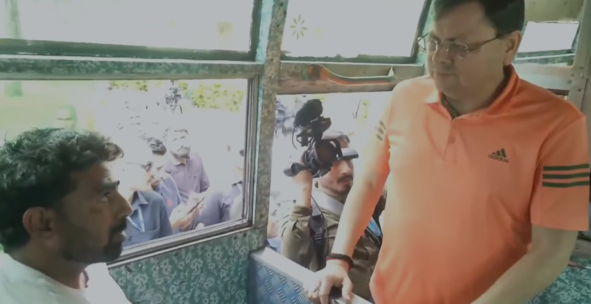 उत्तरकाशी में सीएम धामी ने रेस्क्यू किए गए लोगों से की मुलाकात, जानी कुशलक्षेम! उत्तरकाशी में सीएम धामी ने रेस्क्यू किए गए लोगों से की मुलाकात, जानी कुशलक्षेम!