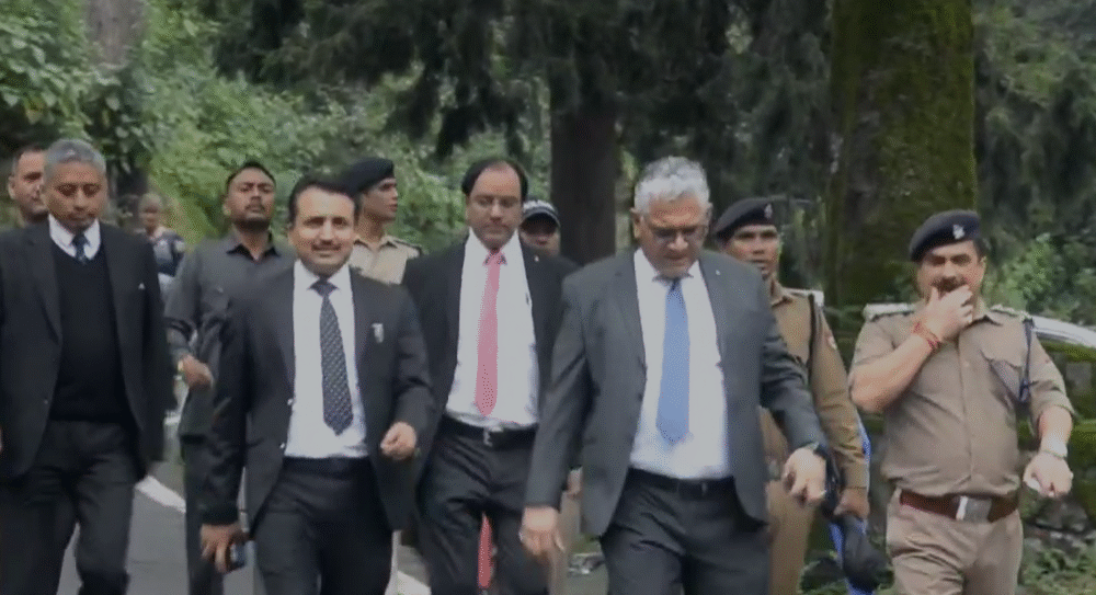 पैदल चलकर पहुंचे कोर्ट, युवाओं को दी राष्ट्र निर्माण की प्रेरणा