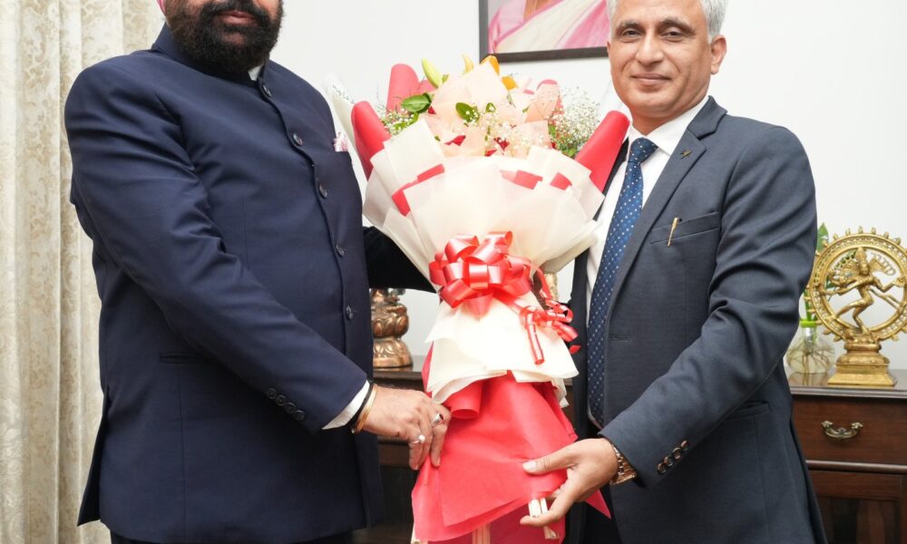 राज्यपाल से मिले जीबी पंत संस्थान निदेशक प्रो. विजय बंगा, तकनीकी शिक्षा व नवाचारों पर हुई चर्चा!