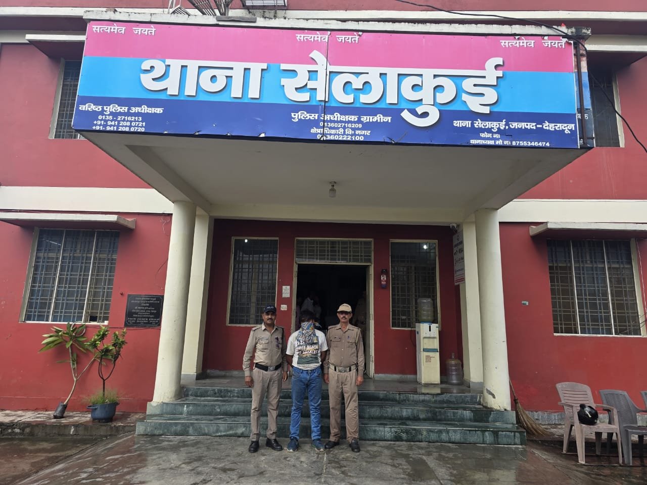 सेलाकुई पुलिस ने एनडीपीएस एक्ट के तहत वांछित ड्रग्स पेडलर को किया गिरफ्तार! सेलाकुई पुलिस ने एनडीपीएस एक्ट के तहत वांछित ड्रग्स पेडलर को किया गिरफ्तार!