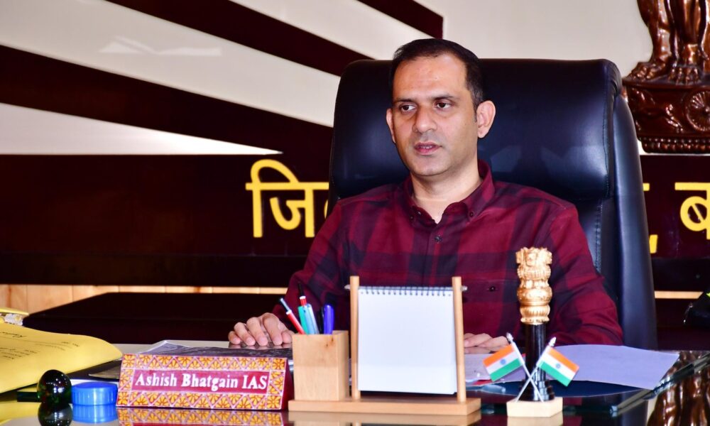 जिलाधिकारी ने ‘नमस्ते योजना’ की समीक्षा बैठक ली, सफाई कर्मियों के पंजीकरण के दिए निर्देश!