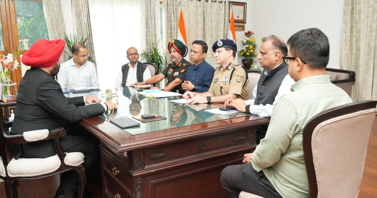 उत्तरकाशी आपदा को लेकर राज्यपाल ने अधिकारियों से की आपात बैठक बोले- संसाधनों की कमी न हो! उत्तरकाशी आपदा को लेकर राज्यपाल ने अधिकारियों से की आपात बैठक बोले- संसाधनों की कमी न हो!