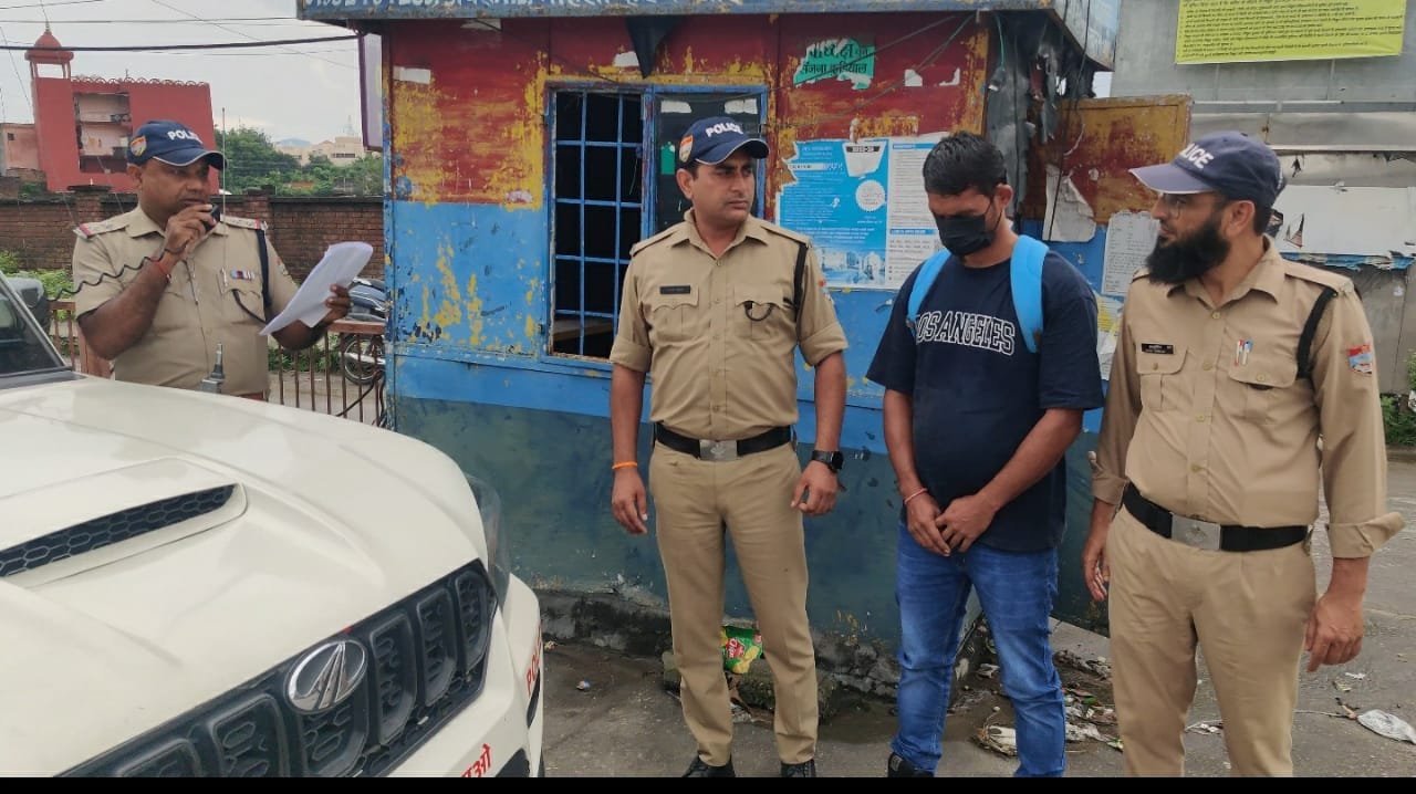 देहरादून पुलिस की अनोखी कार्रवाई, अपराधी की ढोल-नगाड़ों के साथ निकाली ‘बारात’