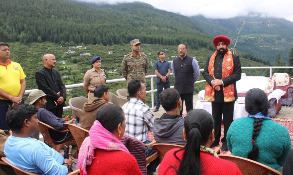 उत्तरकाशी में आपदा के बीच पहुँचे राज्यपाल, बोले– हर परिवार को मिलेगा पूरा सहयोग