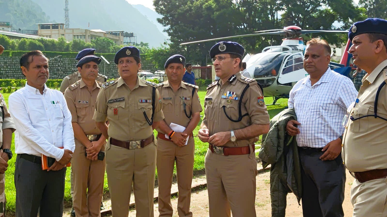 रेस्क्यू ऑपरेशनों का स्थलीय निरीक्षण करने उत्तरकाशी पहुंचे डीजीपी उत्तराखंडl