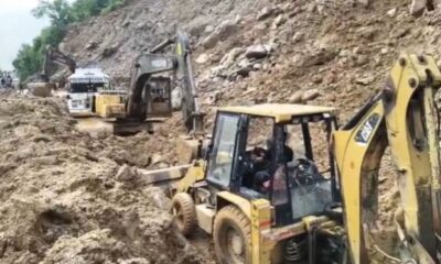 तीर्थयात्री फंसे, 16 घंटे में तय किया कुछ घंटों का सफर l