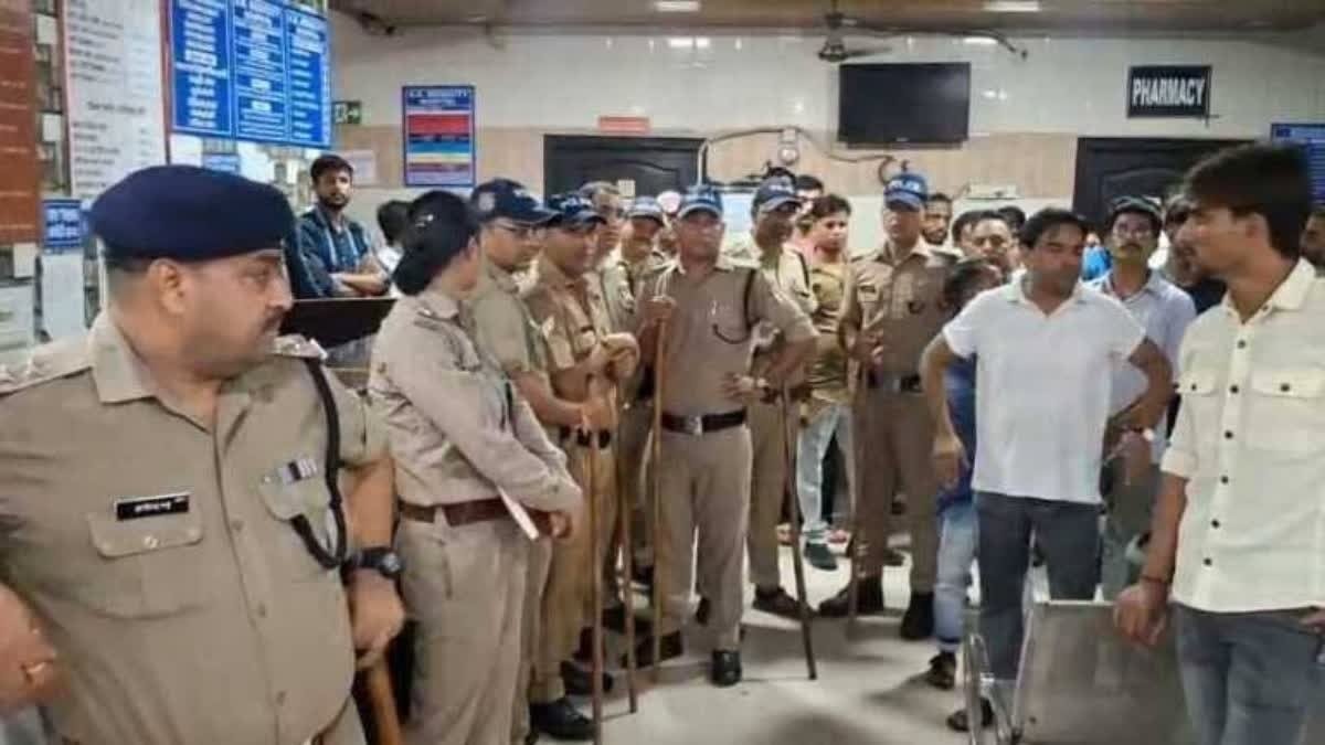 निजी अस्पताल में युवती की संदिग्ध मौत, इलाज में लापरवाही पर परिजनों का हंगामा, अस्पताल सील निजी अस्पताल में युवती की संदिग्ध मौत, इलाज में लापरवाही पर परिजनों का हंगामा, अस्पताल सील