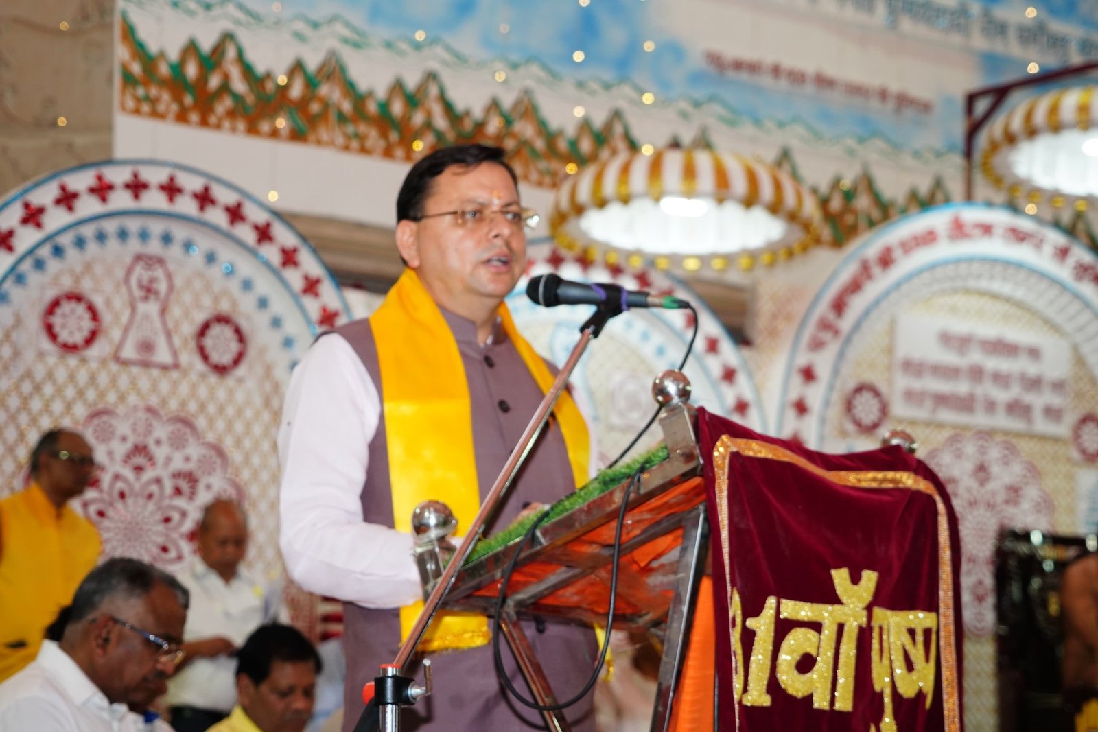 मुख्यमंत्री धामी ने जैन धर्मगुरुओं से लिया आशीर्वाद, सम्मेलन में की संयम और सेवा की सराहना मुख्यमंत्री धामी ने जैन धर्मगुरुओं से लिया आशीर्वाद, सम्मेलन में की संयम और सेवा की सराहना