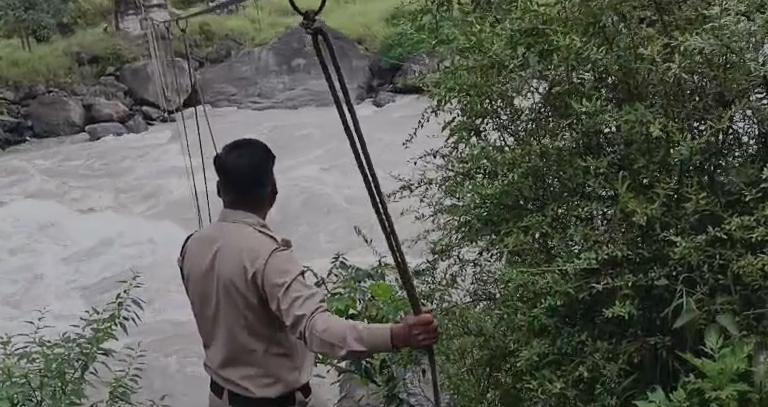 नदी में गिरने से लापता हुई किशोरी, रेस्क्यू अभियान जारी l नदी में गिरने से लापता हुई किशोरी, रेस्क्यू अभियान जारी l
