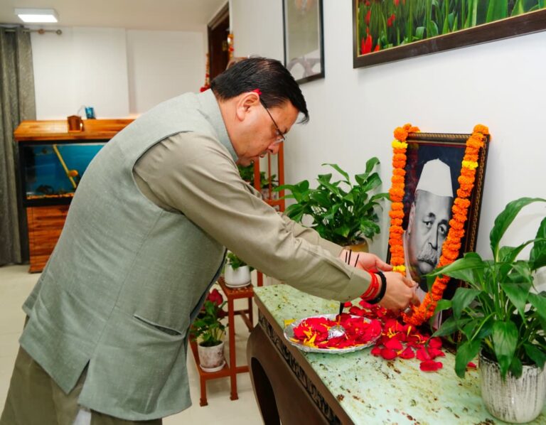 पं. गोविंद बल्लभ पंत की जयंती पर मुख्यमंत्री धामी ने अर्पित की श्रद्धांजलि l पं. गोविंद बल्लभ पंत की जयंती पर मुख्यमंत्री धामी ने अर्पित की श्रद्धांजलि l