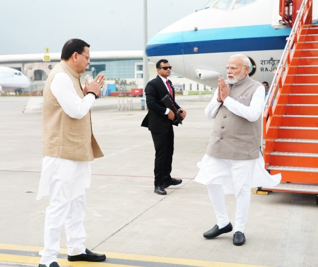 उत्तराखंड पहुंचे प्रधानमंत्री मोदी, आपदा प्रभावित इलाकों का हवाई दौरा रद्द l