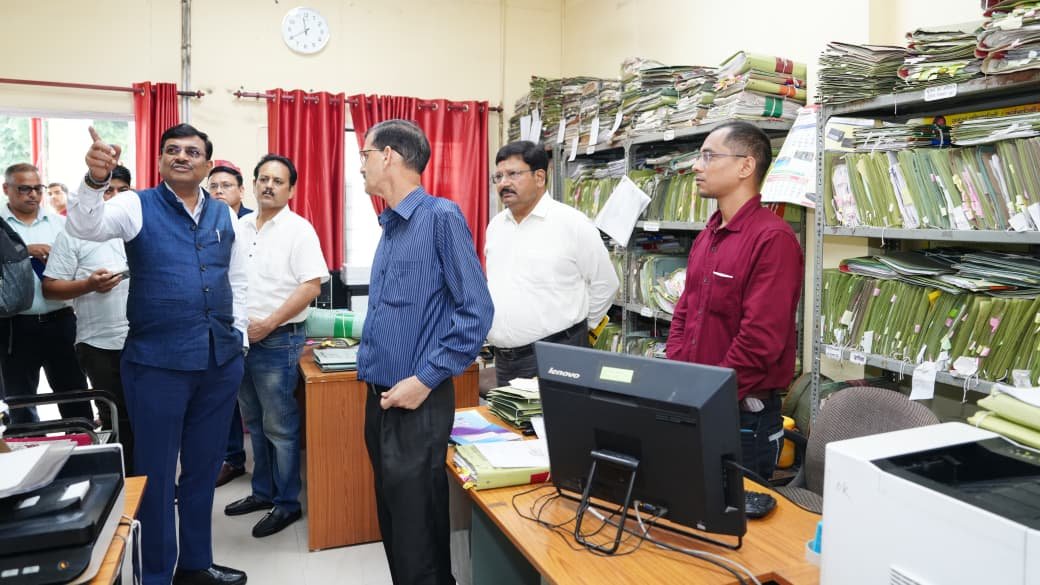 एक माह में पूरी हो फाइलों की Weeding प्रक्रिया, रिकॉर्ड रूम और पोटा केबिन बनाने के निर्देशl एक माह में पूरी हो फाइलों की Weeding प्रक्रिया, रिकॉर्ड रूम और पोटा केबिन बनाने के निर्देशl