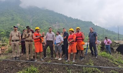 सहस्त्रधारा में आपदा राहत कार्य तेज़, पैदल पगडंडियों से पहुँचकर डीएम-एसएसपी ने लिया हालात का जायजा l