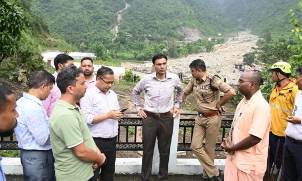 प्राकृतिक आपदा से बेहाल देहरादून, ट्रैफिक रूट बदले, मसूरी का रास्ता आज भी बंद l
