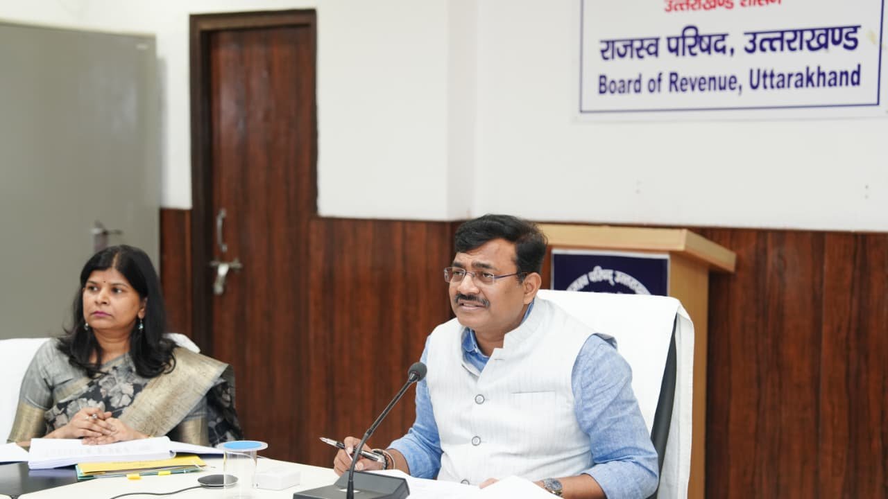 मुख्य सचिव आनंद बर्द्धन ने राजस्व वादों की समीक्षा बैठक में दिए सख्त निर्देश l