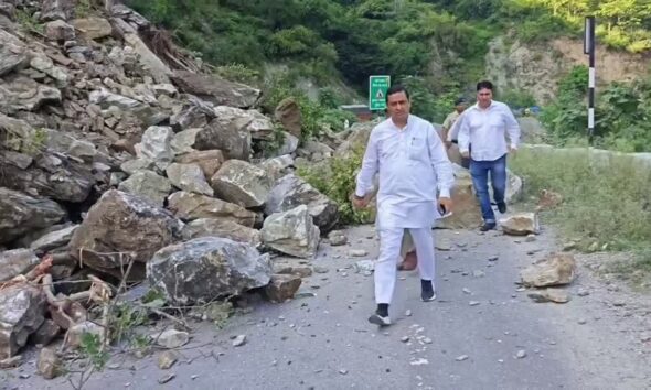 देवप्रयाग में भूस्खलन से बाल-बाल बचे सांसद अनिल बलूनी, बारिश से जनजीवन अस्त-व्यस्त l