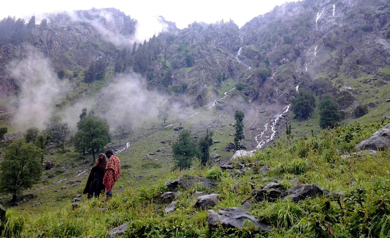 जम्मू-कश्मीर में टॉप सुरक्षा बैठक के बाद 12 पर्यटक स्थल फिर से खुले l