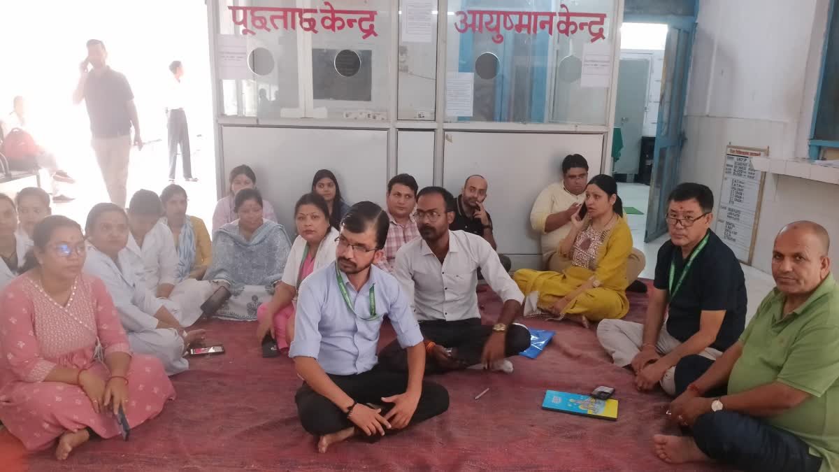 जिला अस्पताल में डॉक्टरों की हड़ताल , OPD बंद होने से मरीज रहे परेशान l
