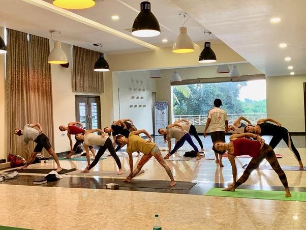 अब बिना रजिस्ट्रेशन योगा सेंटर चलाना पड़ेगा भारी, योग नीति के लाभ से होंगे वंचित — जानिए आवेदन प्रक्रिया !