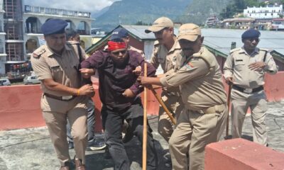 पेट्रोल की बोतल लेकर कॉलेज की छत पर चढ़े छात्र, सरकार के खिलाफ फूटा गुस्सा l