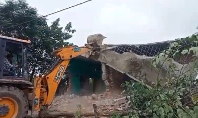 प्रशाशन ने अतिक्रमण पर की सख्त कार्रवाई, चार भवनों पर चलाया बुलडोजर