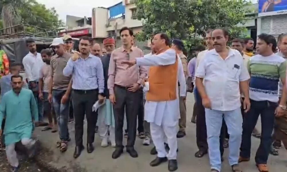 सड़क किनारे अतिक्रमण सीमा घटाई,अब सिर्फ 50-50 फीट तक ही हटेगा अतिक्रमण
