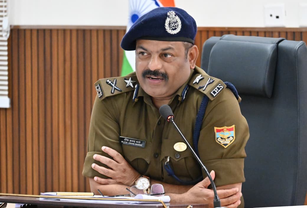 आईजी नीलेश आनन्द भरणें ने ली अपराध एवं कानून व्यवस्था की समीक्षा बैठक